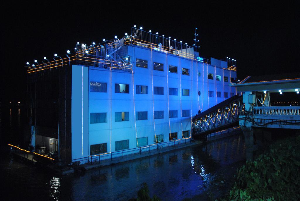 Polo Floatel होटल Kolkata