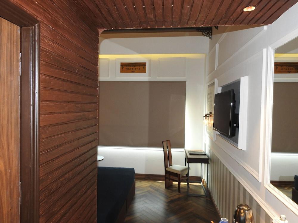 Polo Floatel Hotel